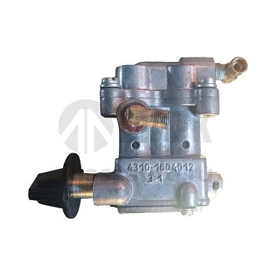 Кран управления раздаточной коробкой в сборе с флажком и с фитингами (ПАО КАМАЗ)